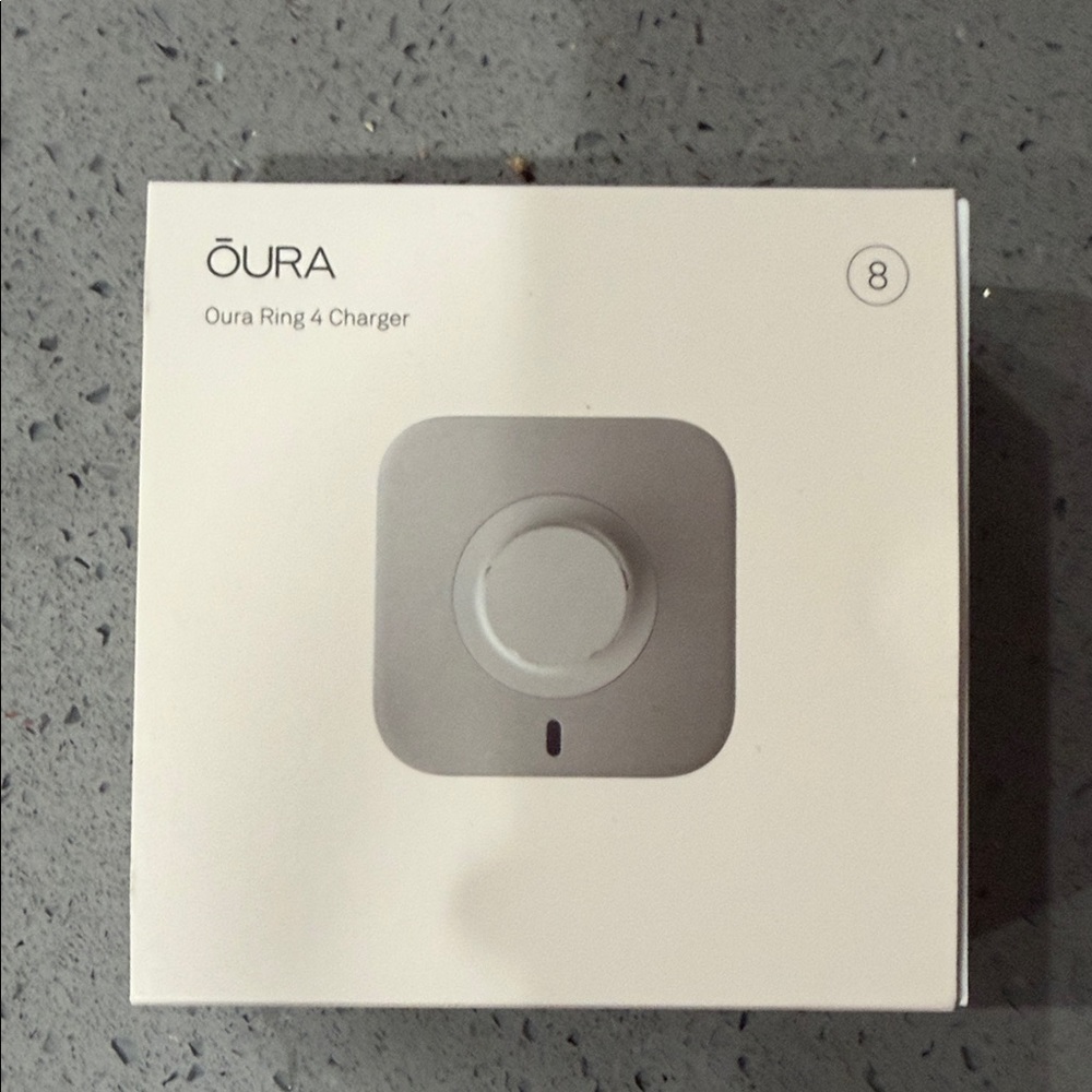 Oura Ring 4 Charger in Light Gray